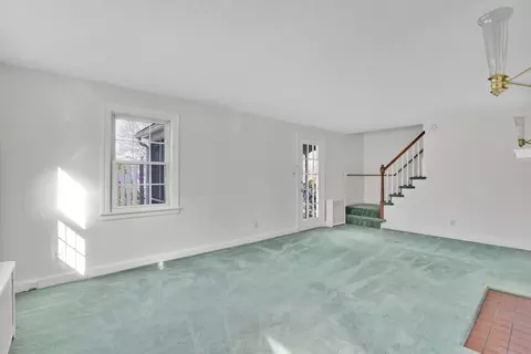 Living - 231 Dayton St, Springfield, MA 01118 photo 2 of 5