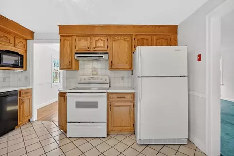 Kitchen - 231 Dayton St, Springfield, MA 01118 photo 4 of 4