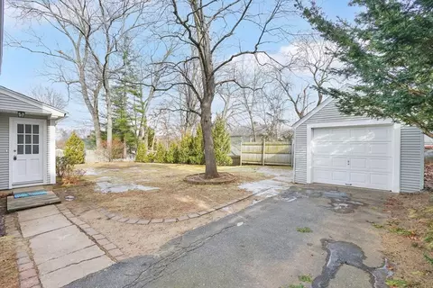 Exterior - 231 Dayton St, Springfield, MA 01118 photo 4 of 7