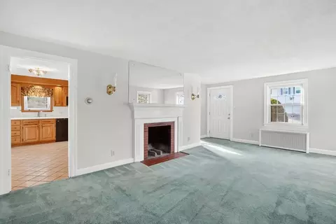 Living - 231 Dayton St, Springfield, MA 01118 photo 1 of 5