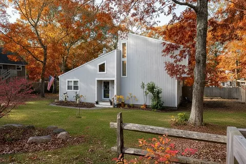 344 Greenwood Ave, Tisbury, MA 02568