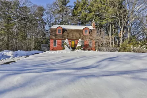 3 Shawnee Cir, Billerica, MA 01821