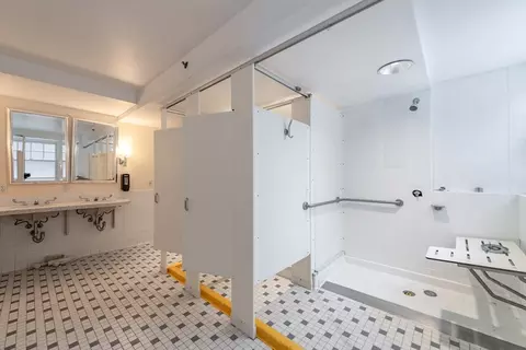Bath - 33 Everett St, Cambridge, MA 02138 photo 1 of 1