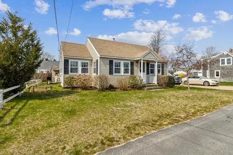 10 Surf Ave, Wareham, MA 02571