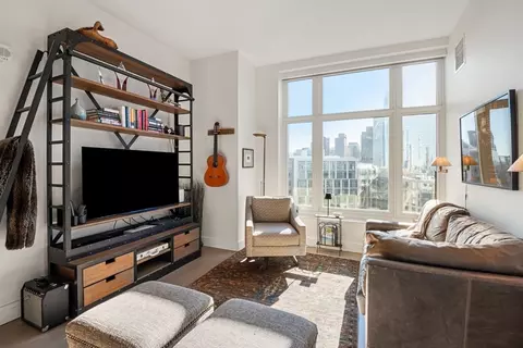 100 Lovejoy Wharf #PH-3C, Boston, MA 02114