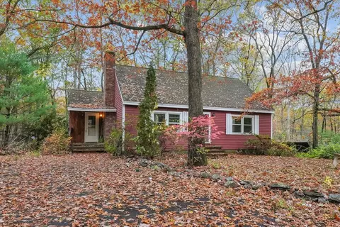 601 Flathill Rd, Lunenburg, MA 01462