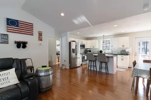 36 Nelson St, Warren, MA 01083 photo 4