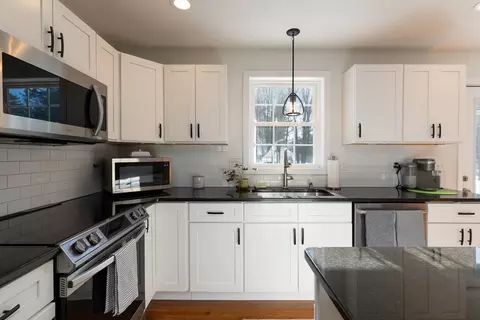 36 Nelson St, Warren, MA 01083 photo 6