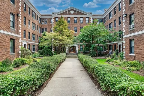 62 Queensberry St #204, Boston, MA 02215