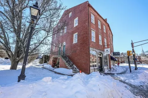 2 Elbow Ln #A, Newburyport, MA 01950