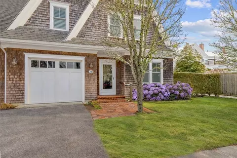 4 Old Dock Rd #3B, Falmouth, MA 02540