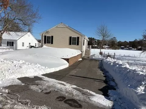 91 Agawam Lake Shore Dr, Wareham, MA 02571 photo 3
