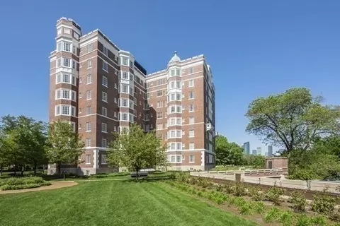 20 Chapel St #A703, Brookline, MA 02446
