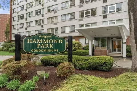 10 Hammond Pond Pkwy #606, Newton, MA 02467