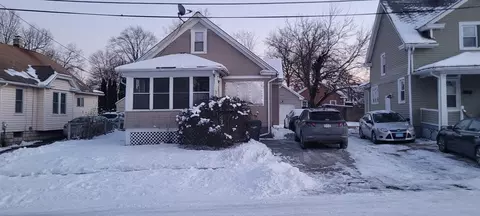 17 Bushwick Pl, Springfield, MA 01109