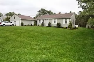 223 Charge Pond Rd, Wareham, MA 02571