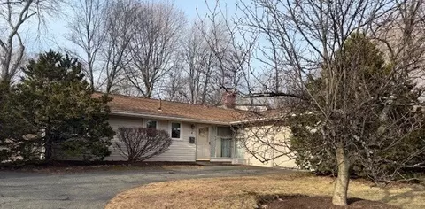 4 Curwen Rd, Peabody, MA 01960