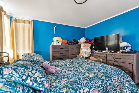 Bedroom - 677 Oak Grove Ave, Fall River, MA 02720 photo 4 of 4