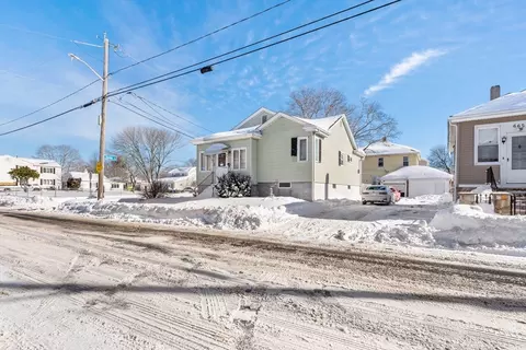 Exterior - 677 Oak Grove Ave, Fall River, MA 02720 photo 3 of 7