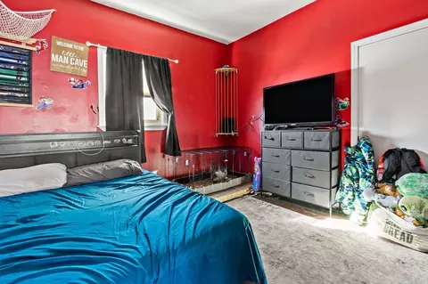 Bedroom - 677 Oak Grove Ave, Fall River, MA 02720 photo 2 of 4
