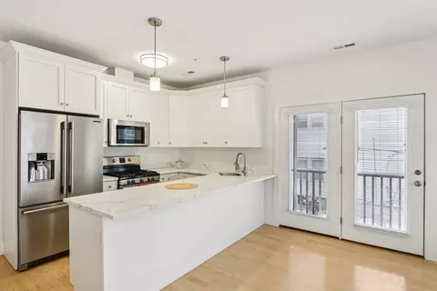 42 Blossom St UNIT 1, Chelsea, MA 02150