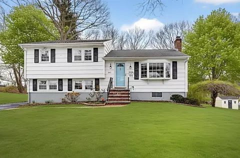 283 Ridgewood Dr, Norwood, MA 02062