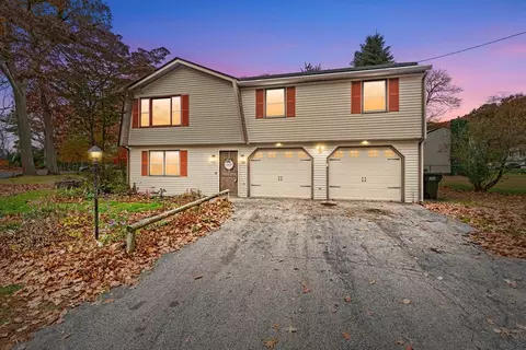 26 Wakefield Ave, Webster, MA 01570 photo 2