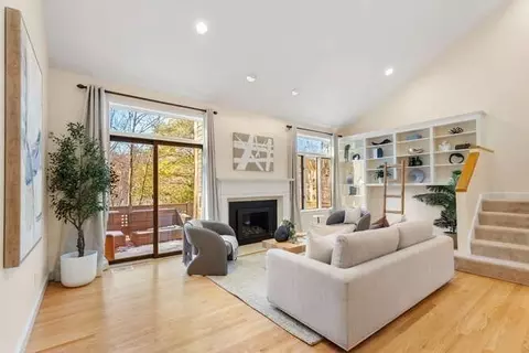 7 Wainwright Rd #15, Winchester, MA 01890