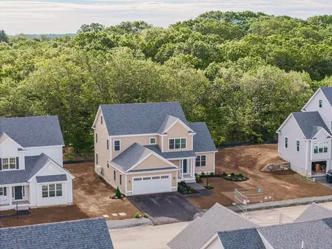 18 Strongwater Dr, Salem, MA 01970