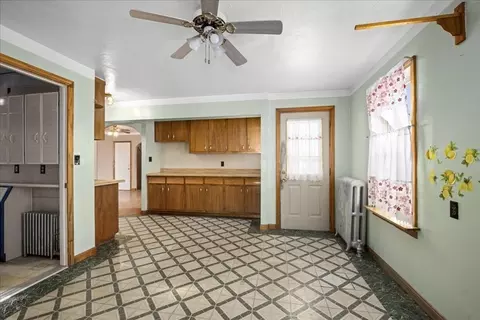 Entry Way - 52 Harrison St, Worcester, MA 01604 photo 2 of 6