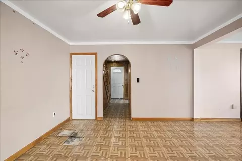 Entry Way - 52 Harrison St, Worcester, MA 01604 photo 3 of 6