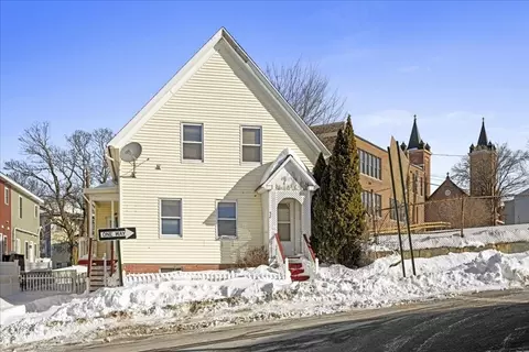 52 Harrison St, Worcester, MA 01604