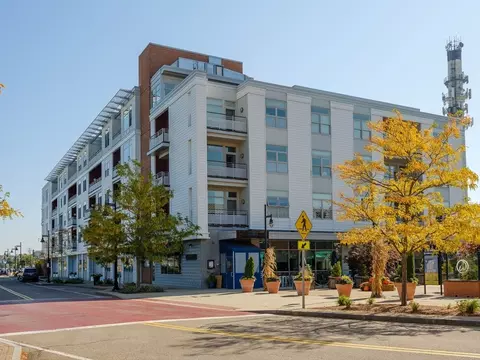23 Shipyard Dr #206, Hingham, MA 02043