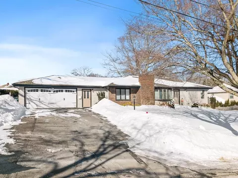 3 Didio Dr, Swampscott, MA 01907
