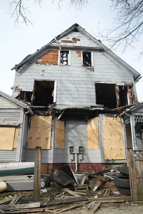 20-22 Acushnet Ave, Springfield, MA 01105