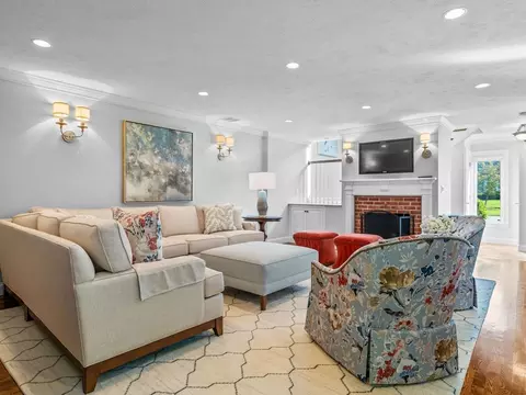 4 Farmer Rd #4, Milton, MA 02186