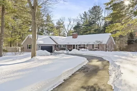 9 Mast Hl, Hingham, MA 02043