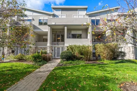 771 Heath St #A, Chestnut Hill, MA 02467