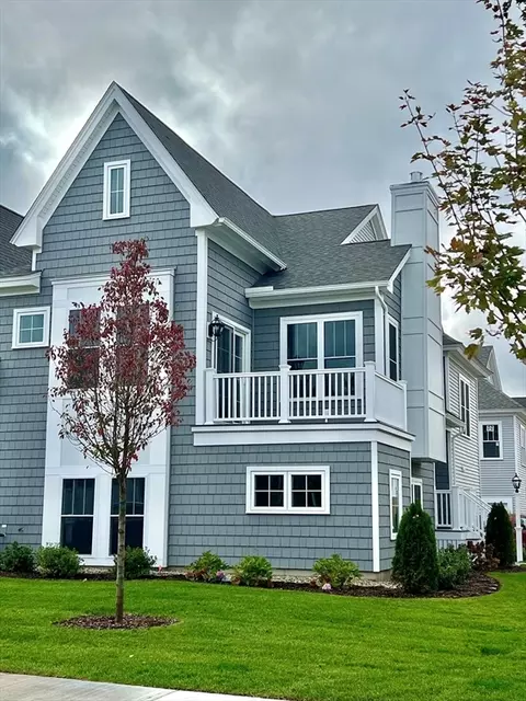 19 Trumpet Vine Ln, Plymouth, MA 02360