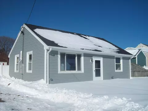 33 Hodges Ave, Somerset, MA 02725