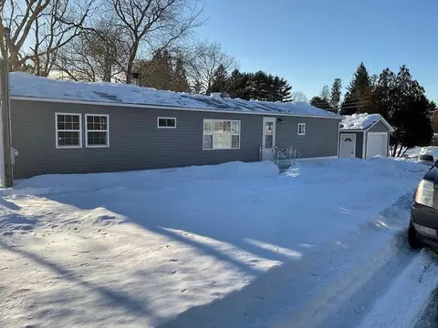 2 Sunnydale Cir, Brimfield, MA 01010