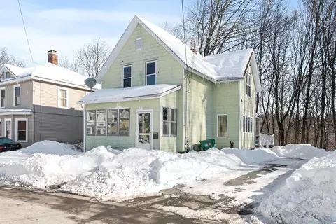 93 Forest St, Clinton, MA 01510