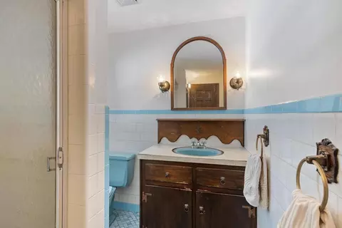 Bath - 54 Birch Rd, Andover, MA 01810 photo 2 of 2