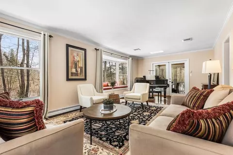 Living - 68 Sanborn Ln, Reading, MA 01867 photo 2 of 4