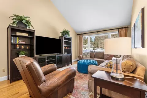Living - 68 Sanborn Ln, Reading, MA 01867 photo 3 of 4