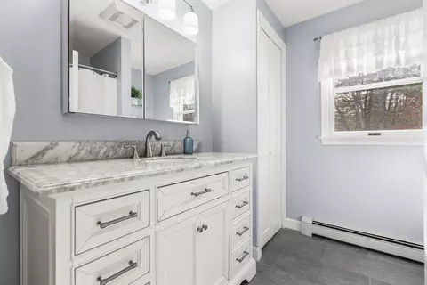 Bath - 68 Sanborn Ln, Reading, MA 01867 photo 2 of 3