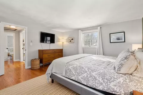 Bedroom - 2 Cobblers Ln, Beverly, MA 01915 photo 4 of 6