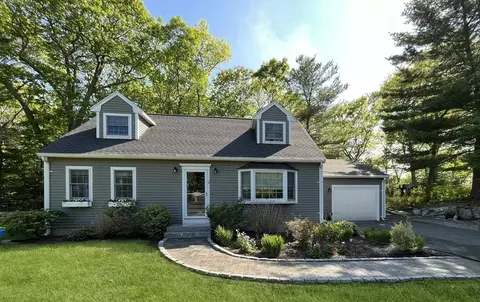 Exterior - 2 Cobblers Ln, Beverly, MA 01915 photo 2 of 4