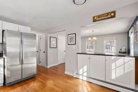 Entry Way - 2 Cobblers Ln, Beverly, MA 01915 photo 1 of 2