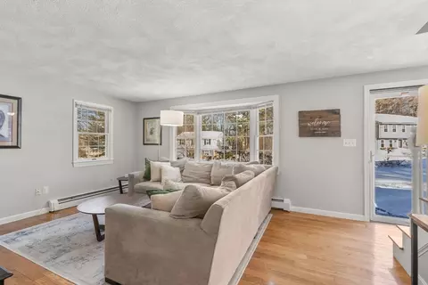 Living - 2 Cobblers Ln, Beverly, MA 01915 photo 2 of 2